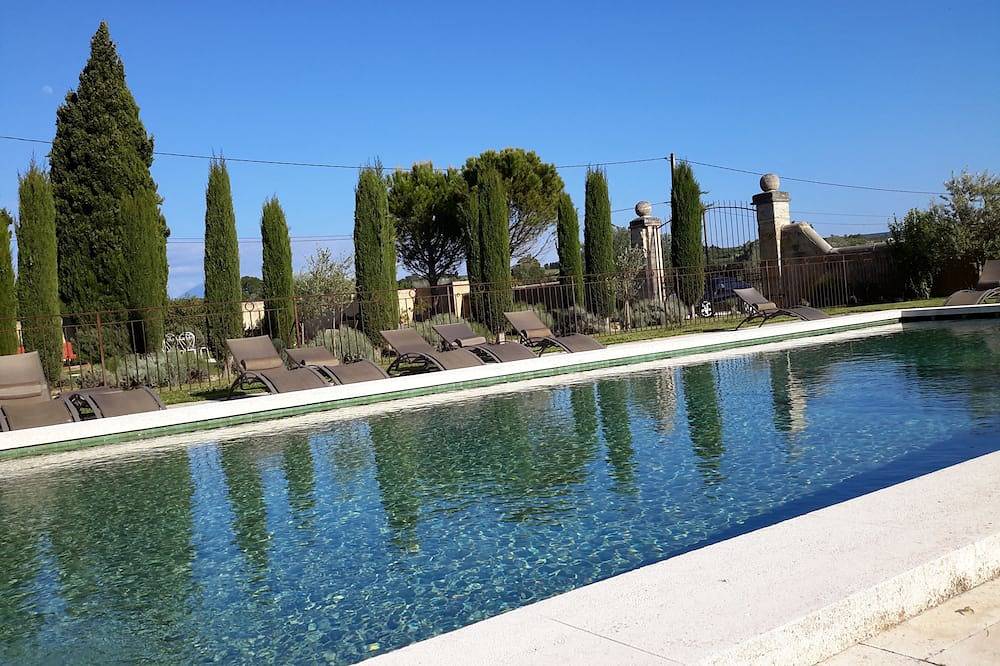 Alojamiento en Drôme Provençale en una casa de campo del siglo Xviii con piscina in Tulette, Región de Nyons