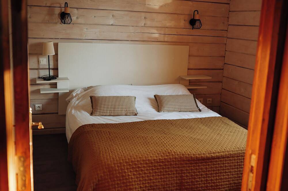 Modern wooden chalet with heated swimming pool, jacuzzi, spa and sauna in Saissac, Carcassonne region