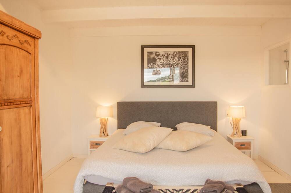 Beautiful villa with pool close to Mont-Ventoux in La Roque-sur-Pernes, Vaucluse
