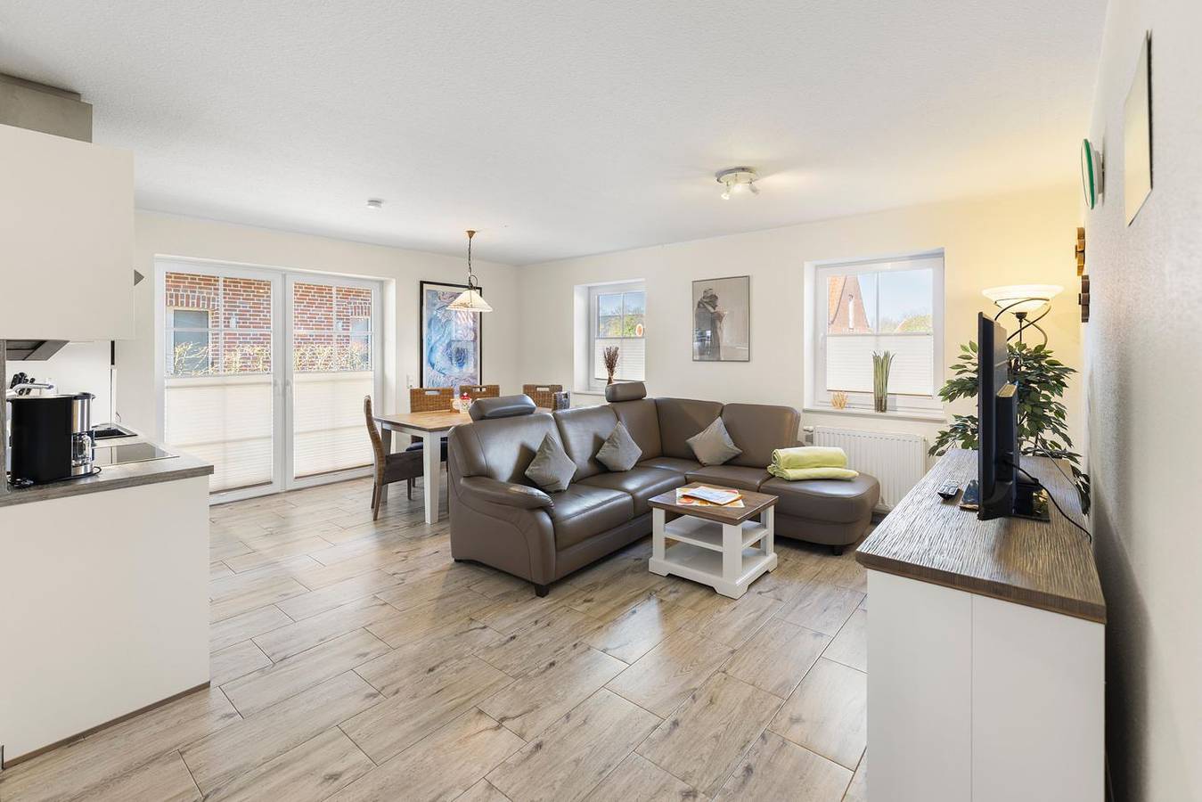 Ganze Wohnung, Schöne 75qm Ferienwohnung für 4 Pers. mit Terrasse und sep. Gäste-Wc in Greetsiel, Krummhörn