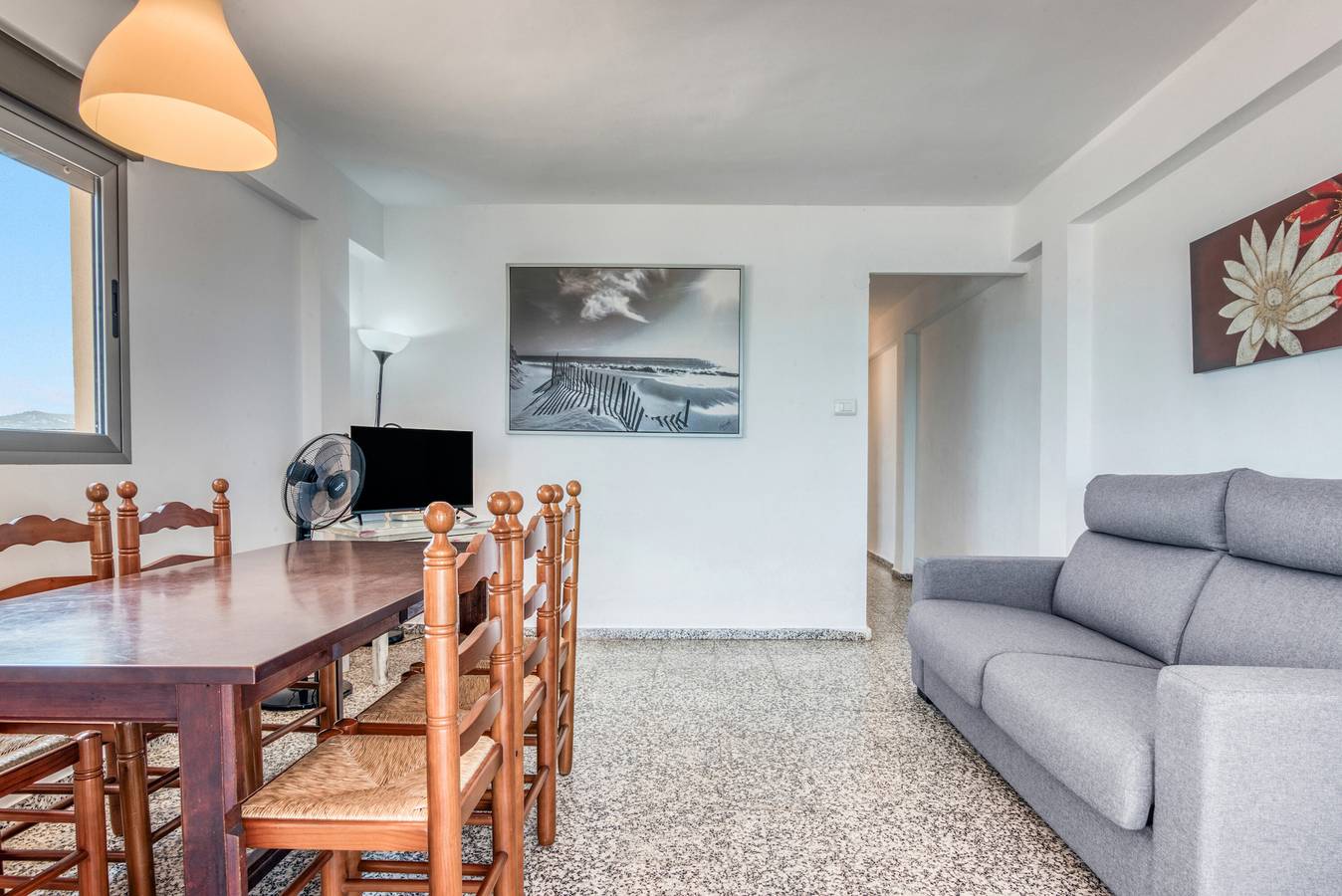 Apartamento entero, Apartamento 'Voramar' con vistas al mar, terraza privada y Wi-Fi in Bellreguart, Costa de Valencia