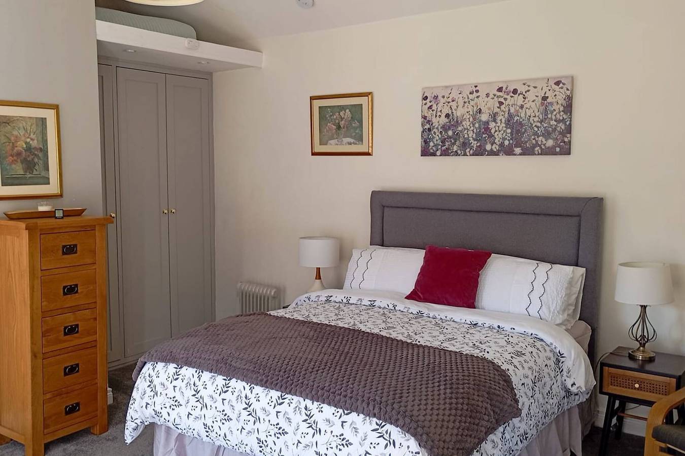 Tranquil Ensuite Room with Garden Views in Drumahoe in Derry, County Londonderry