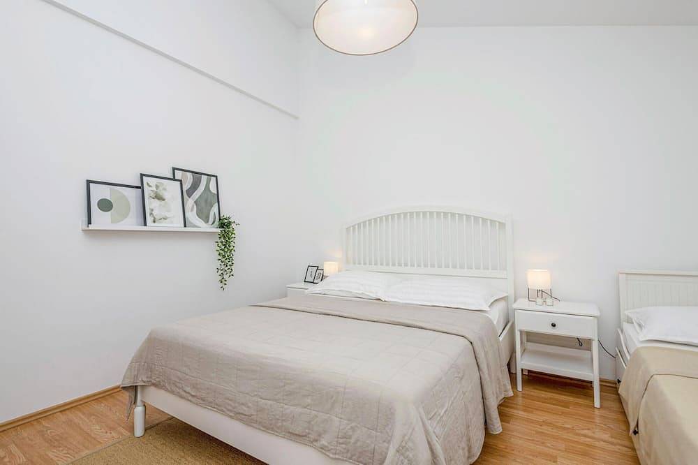 Lovely home in Lovrec in Makarska Riviera