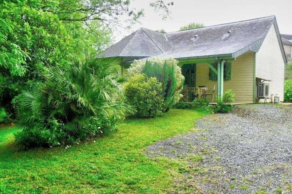 Chalet Tulasi douceur et sérénité en Vallée D`Aspe in Eysus, Béarn