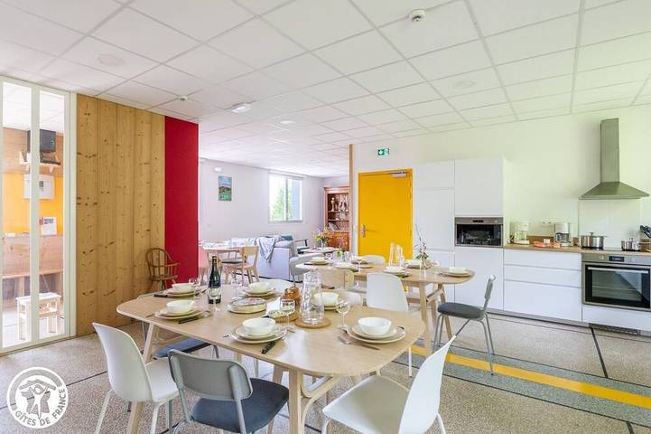 Gîte pour 19 personnes, avec jardin à La Tour-d'Auvergne - 3