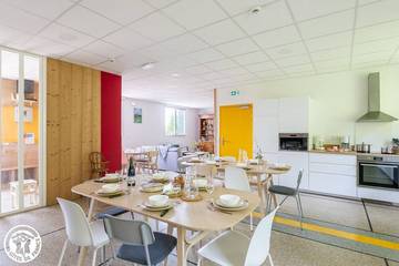 Maison D’hôte pour 19 Personnes dans La Tour-d'Auvergne, Région de Besse-et-Saint-Anastaise, Photo 2