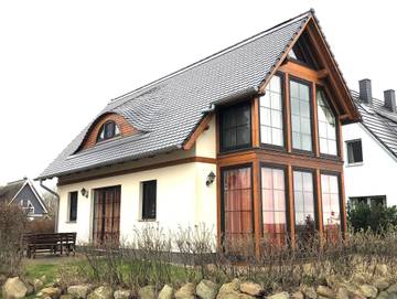 Ferienhaus für 5 Personen, mit Terrasse und Garten sowie Whirlpool und Sauna, kinderfreundlich in Neuenkirchen (Rügen)