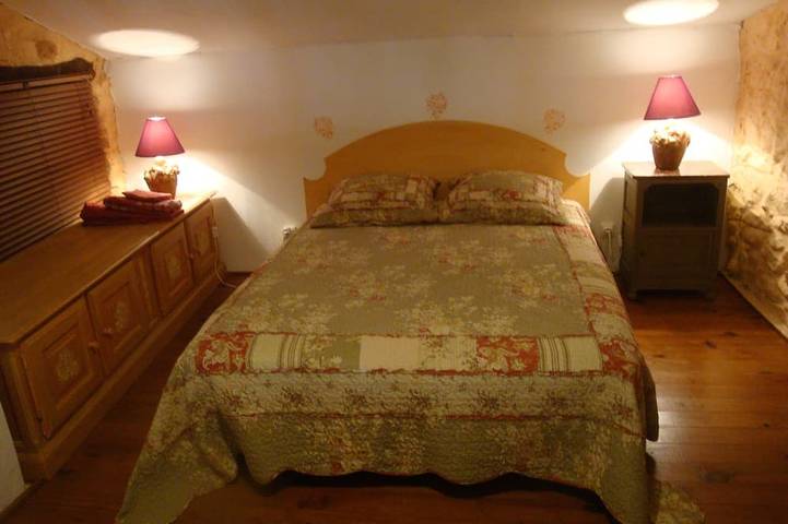 Location de vacances pour 7 personnes, avec piscine ainsi que jardin et terrasse, animaux acceptés à Saint-Michel-l'Observatoire - 4