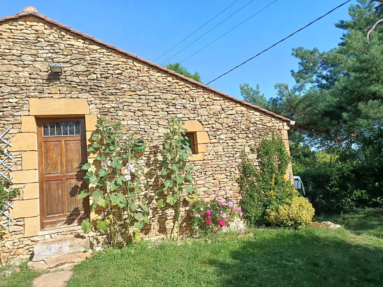 Appartement „Gîte des Cerisiers“ mit Pool, Terrasse und privatem Garten