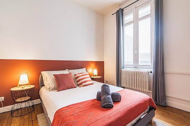 Apartamento entero, L'haussmannien - Spacious 4-bedroom - Centre Gare in Reims, Marne