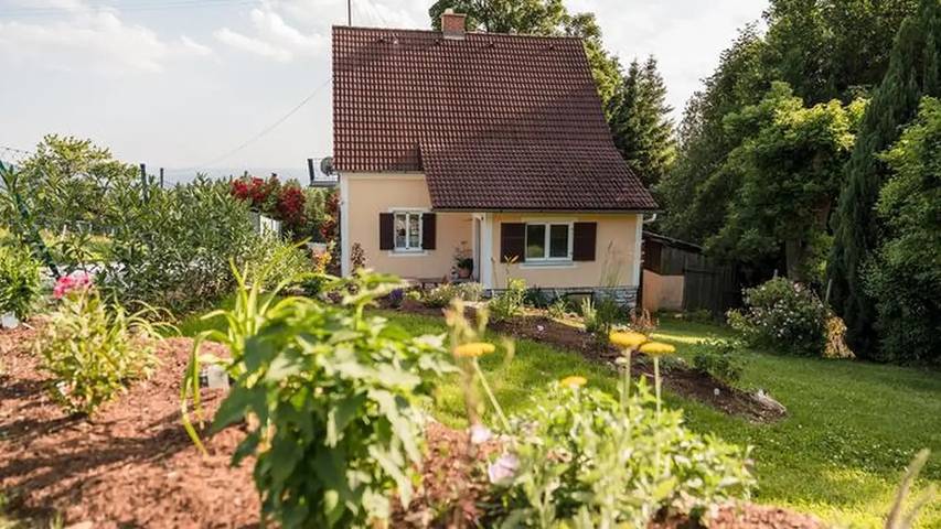 Ferienhaus für 8 Personen, mit Terrasse und Garten