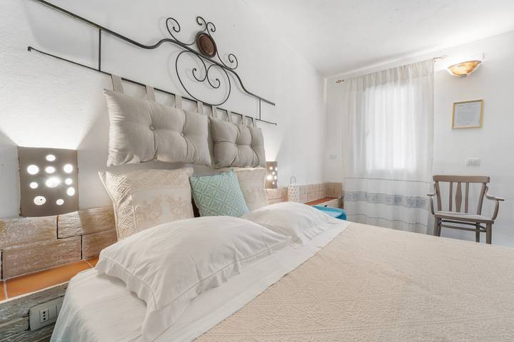 Double room with shared pool and kitchen, Wi-Fi and air conditioning in Gonnesa, Iglesiente