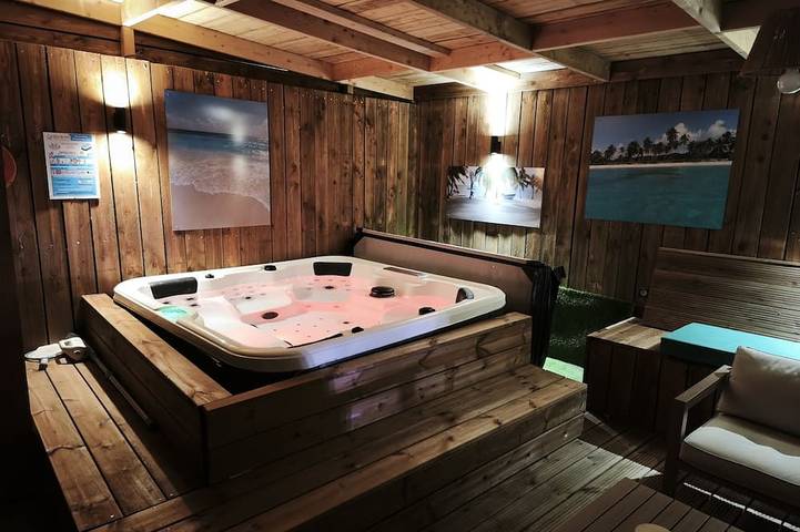 Casa rural para 4 personas, con piscina y terraza además de jacuzzi y jardín - 1