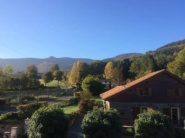 Location de vacances pour 10 personnes, avec Balcon et Terrasse ainsi que Jardin et Piscine à Serres-sur-Arget