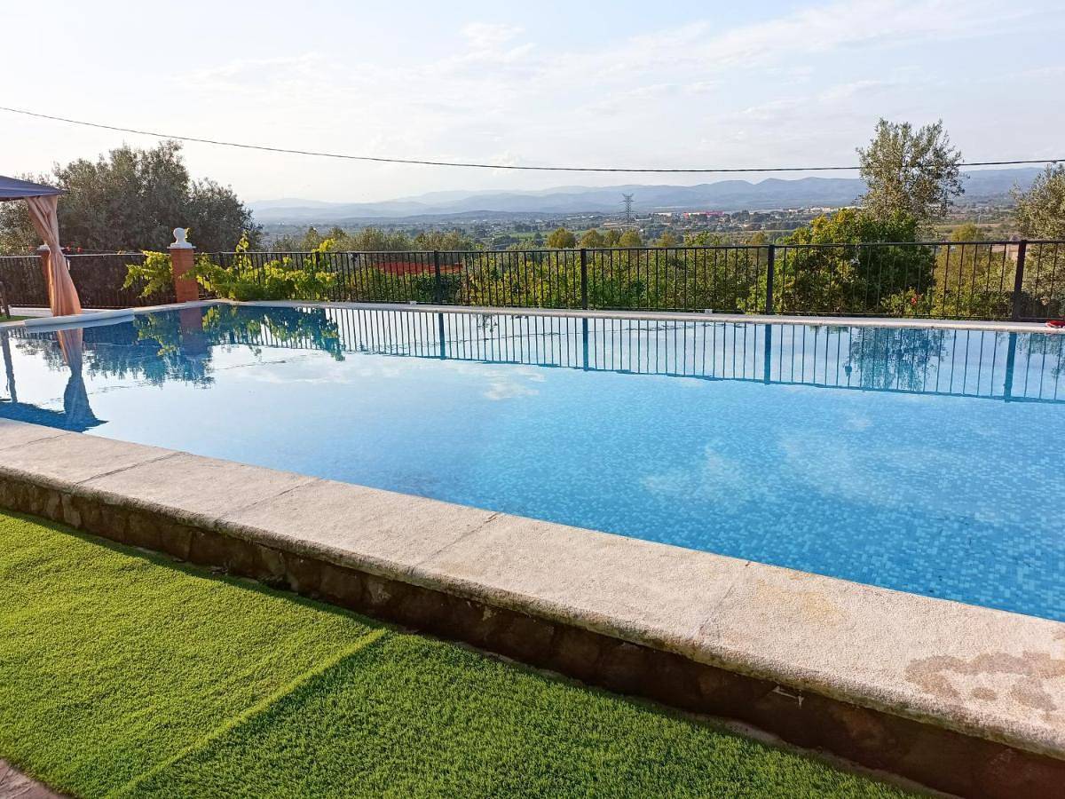 Forest Retreat Naturally Cool, Stunning Views, privacy and an 80M2 Extra-Large Swimming Pool in Llíria, Valencia Provinz