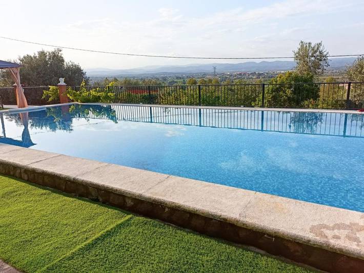 Ferienhaus für 12 Personen, mit Balkon und Terrasse sowie Whirlpool und Garten in Llíria