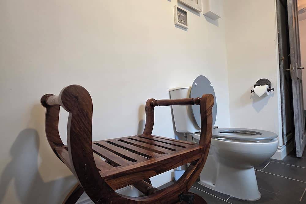 Butterlump Cottage - coastal cottage next to the beach with private hot-tub. in Strangford Lough