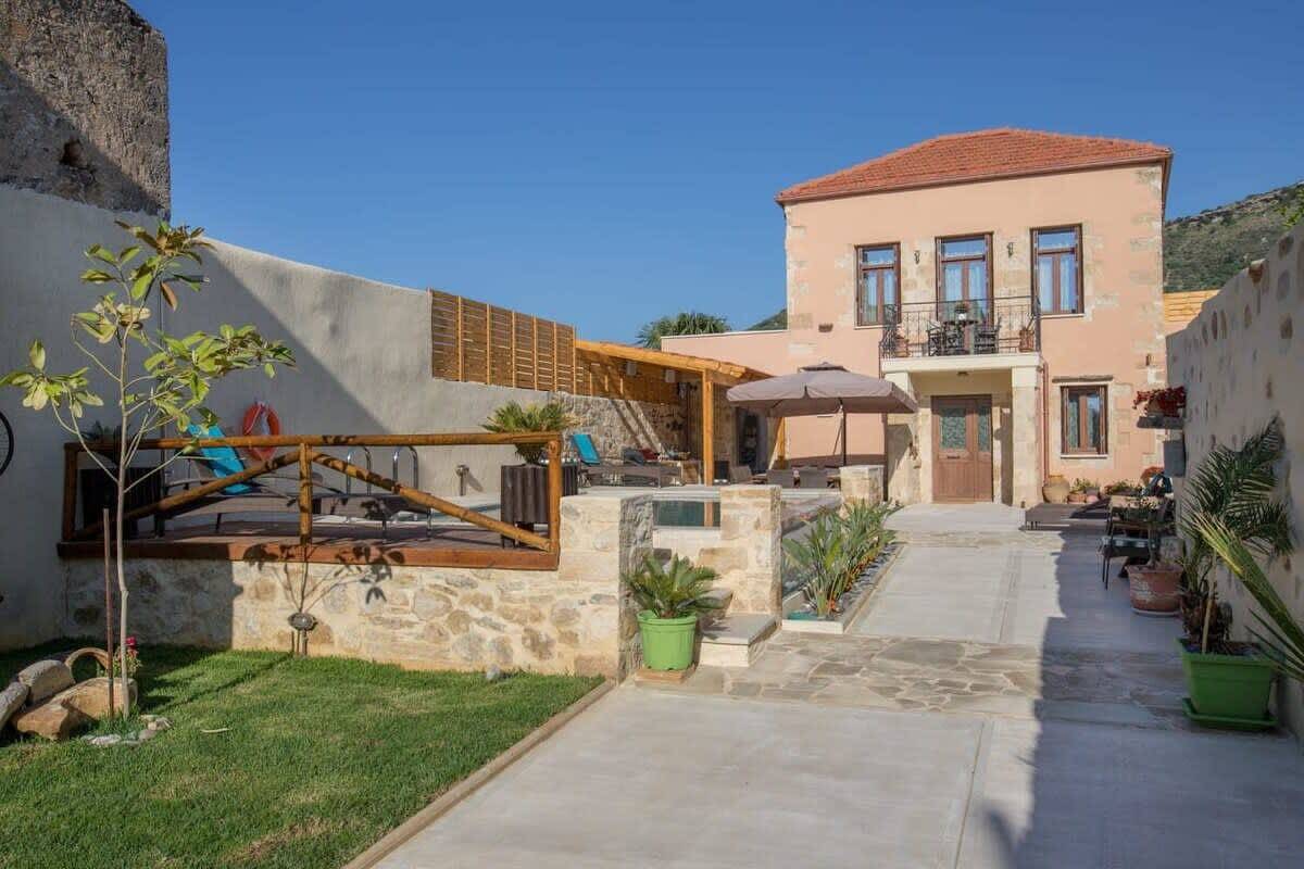 Villa pour 6 personnes avec balcon/terrasse in Région de la Canée