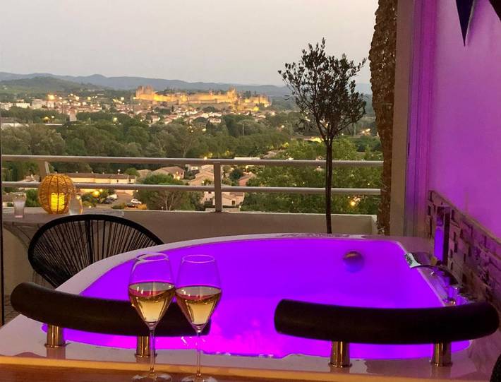 Chambre d’hôte pour 2 personnes, avec Jacuzzi ainsi que Terrasse et Vue