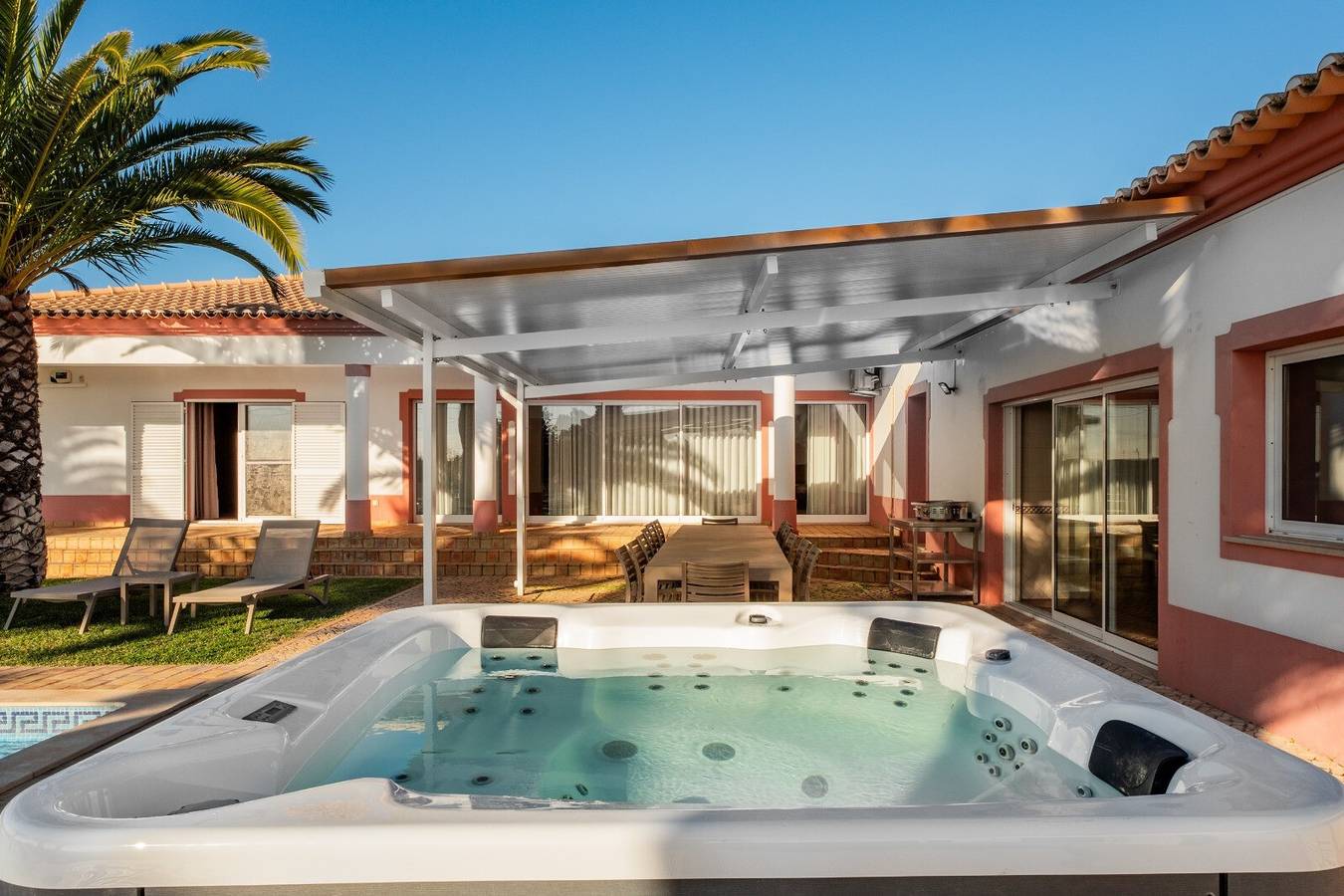 Villa „Las Rosas“ mit privatem Pool, Wlan und Klimaanlage in Albufeira, Faro Distrikt