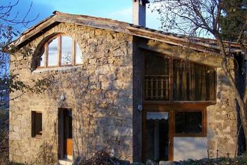 Gîte pour 7 personnes, avec terrasse et jardin à Gluiras