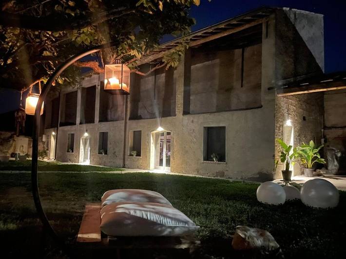 Location de vacances pour 2 personnes, avec vue ainsi que piscine et jardin à Solferino - 2