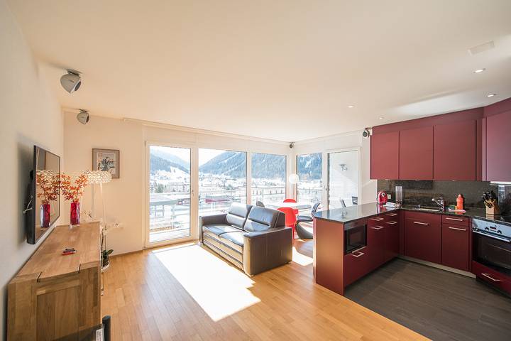 Vacation apartment for 4 people, with balcony and view as well as yard in Davos