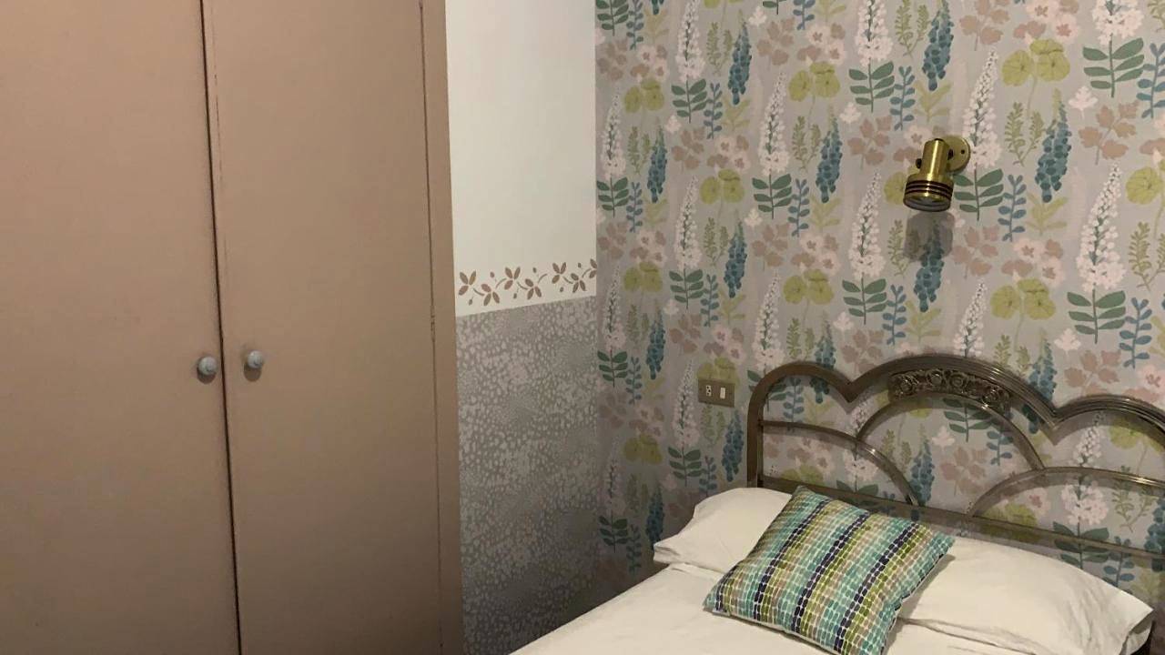 Hostal Restaurante Pirineos in Barbastro, Provincia de Huesca