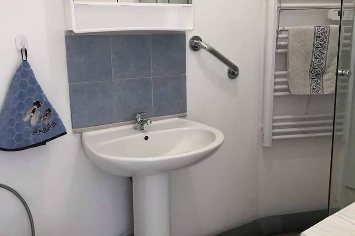 Gîte pour 4 personnes, avec piscine et jardin à Pont-de-Labeaume - 3