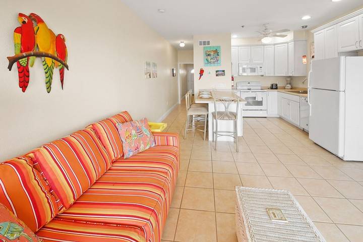 Vacation rental for 4 people, with hot tub and pool as well as yard, with pets in Hatteras Island