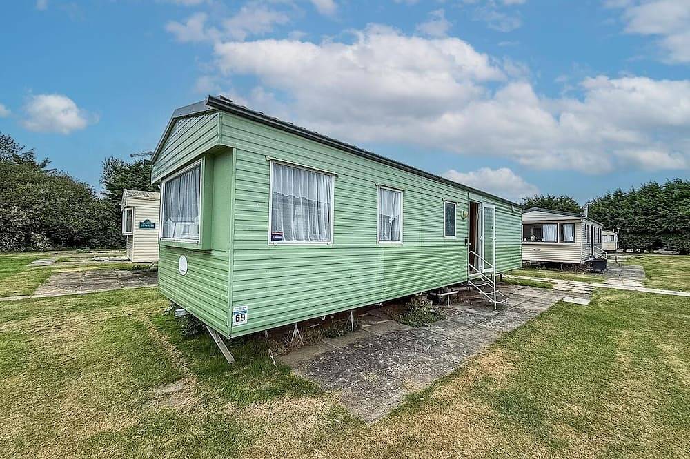 Glamping for 8 People in Skegness, Lincolnshire