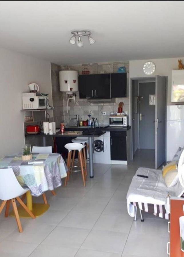 Gîte pour 2 personnes, avec terrasse ainsi que jardin et vue dans Office De Tourisme De Gruissan