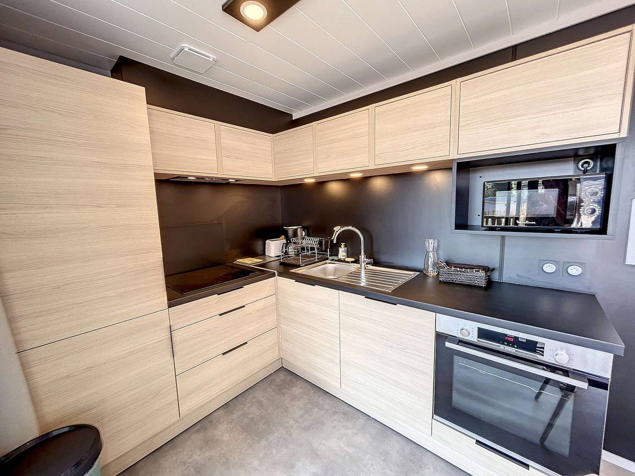 Chalet standing avec piscine chauffée, proche plage et commerces, équipé de Wifi - 6 couchages. in Jullouville, Côte de la Déroute