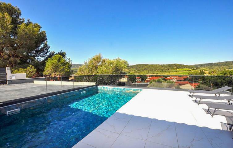 Location de vacances pour 11 personnes, avec piscine et terrasse, animaux acceptés dans Réserve africaine de Sigean