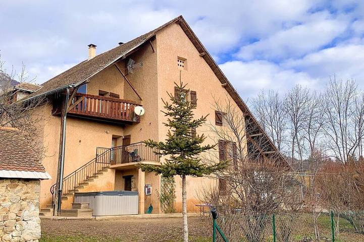 Ferienhaus für 8 Personen, mit Balkon und Whirlpool sowie Garten - 1
