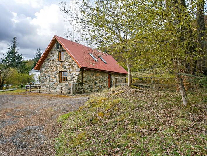 Cottage for 6 people, with garden, with pets in Stirling region