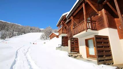 Chalet pour 7 personnes, avec vue ainsi que terrasse et piscine à Puy-Saint-Vincent