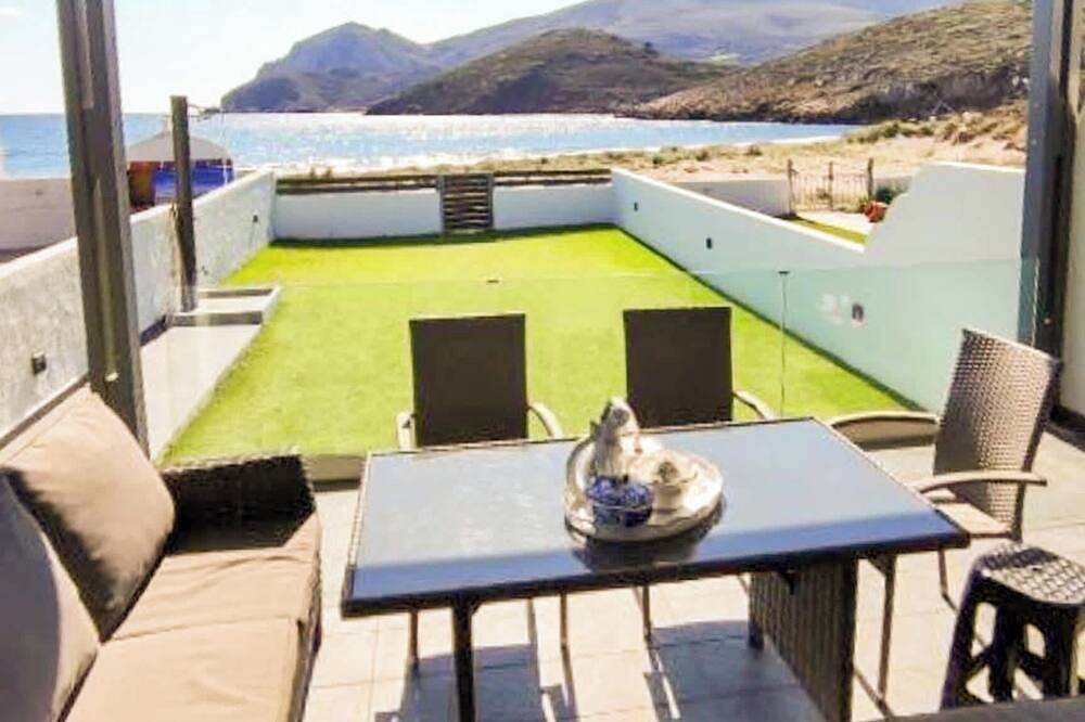 Marilous House - Skyros Beachfront Getaway in Achilli, Skyros