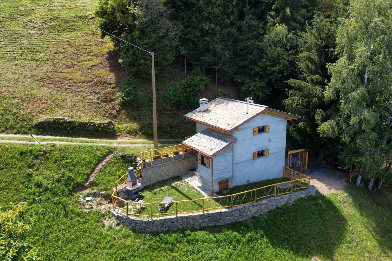 Ferienhaus 'Ca' de l'Elmo' mit Bergblick & Garten in Castello dell'acqua, Veltlin