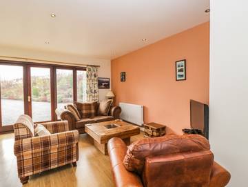 Lodge for 4 People in Powys, Mid-Wales, Photo 2