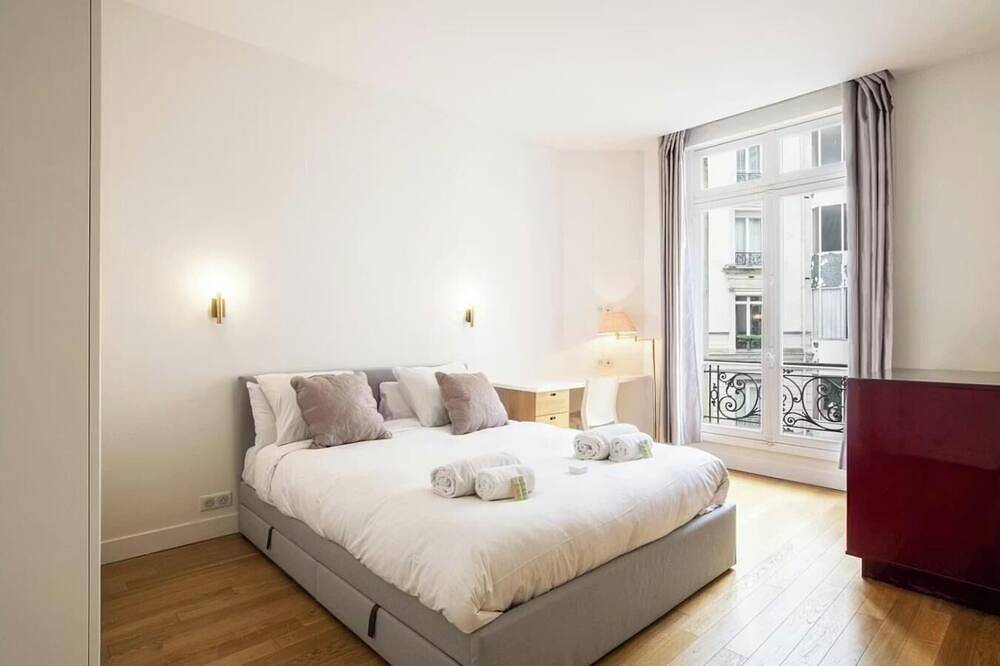 Appartement entier, The Essence Of Parisian Luxury Bathed In Natural Light - 200 Sqm – Saint Germain in Paris, Île de France