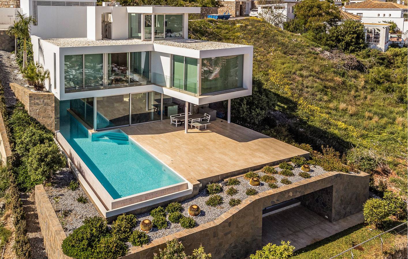 400sqft Apartment with Pool & Parking - 900m to Beach in Almuñecar, Costa Tropical