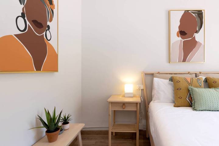 Entire apartment, 22Par1006 - Newly refurbished 2bed apt in Paralel in Barcelona Centre, Barcelona