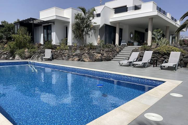 Ferienhaus für 8 Personen, mit Balkon und Garten