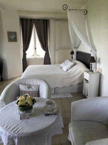 Chambre d’hôte pour 4 personnes, avec vue et jardin, animaux acceptés à Saint-Jean-les-Deux-Jumeaux