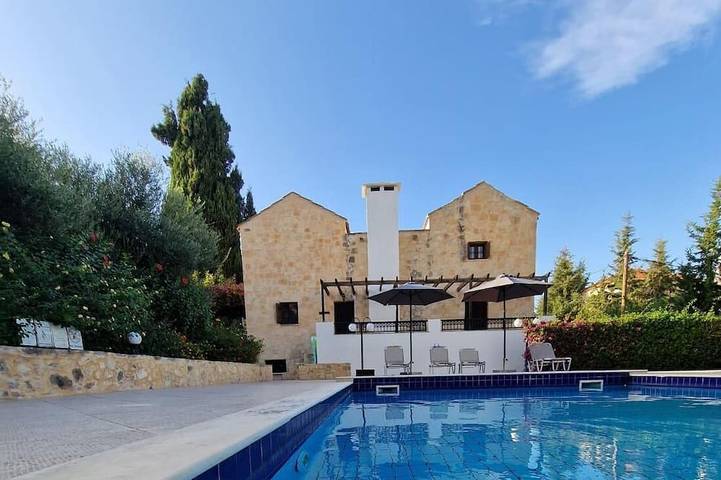 Ferienhaus für 12 Personen, mit Balkon und Pool