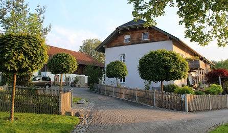 Ferienwohnung für 4 Personen, mit Balkon und Balkon/Terrasse sowie Terrasse und Garten