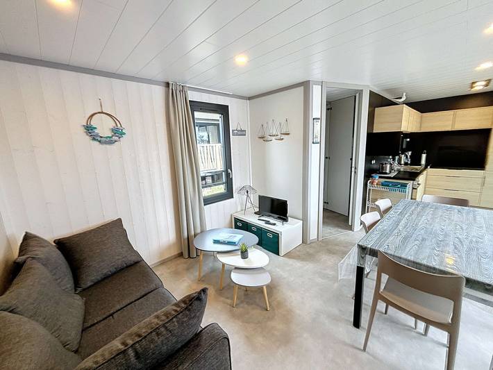 Chalet de lujo con piscina climatizada, WIFI y 6 plazas – ¡Cerca de playa y tiendas! in Jullouville, Côte de la Déroute