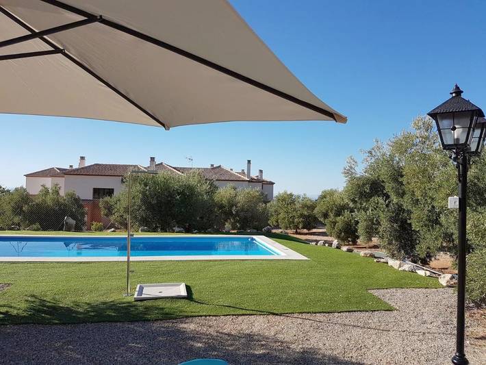 Apartamento de vacaciones para 6 personas, con vistas además de piscina y terraza, Se admiten mascotas en Comarca Metropolitana de Jaén - 2