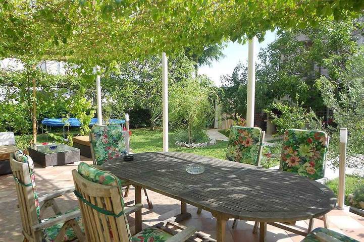 Ferienhaus für 8 Personen, mit Garten in Sukosan